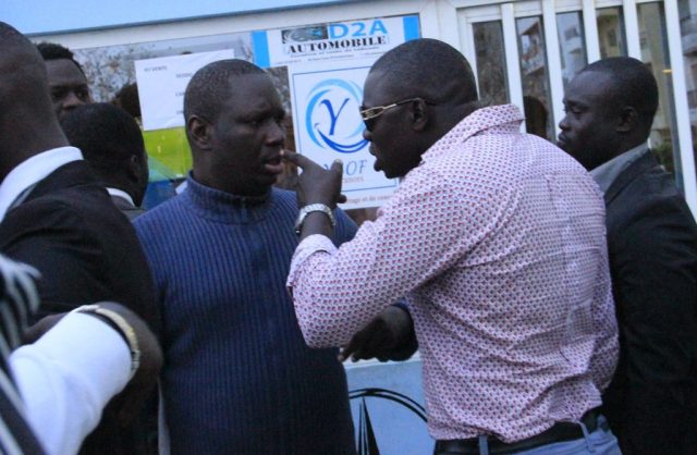 Regardez,  le chanteur Salam Diallo bastonné  par Ousmane Diop dit Boston