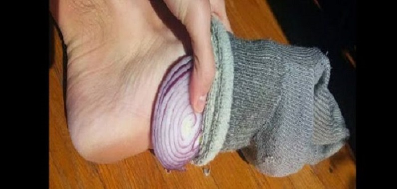 Voici pourquoi vous devez mettre de l’oignon dans vos chaussettes tous les jours