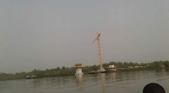IMAGES: Construction du Pont de Farafegny en Gambie, rien ne bouge