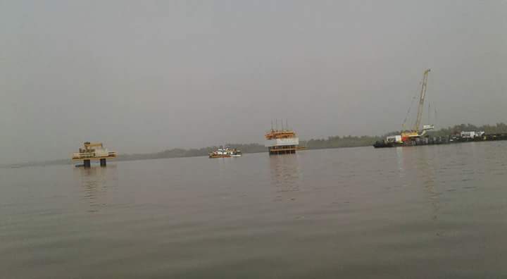 IMAGES: Construction du Pont de Farafegny en Gambie, rien ne bouge