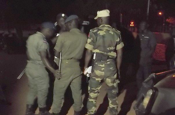 Goudomp : Encore un enseignant tabassé par des militaires.