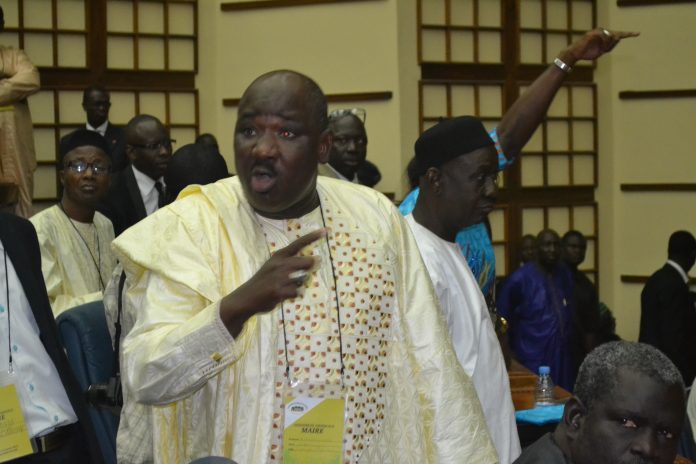 La république encore piétinée: Farba Ngom réunit ses camarades Apr dans l’Ambassade du Sénégal du Portugal et demande au Diplomate de distribuer les “fonds de campagne”