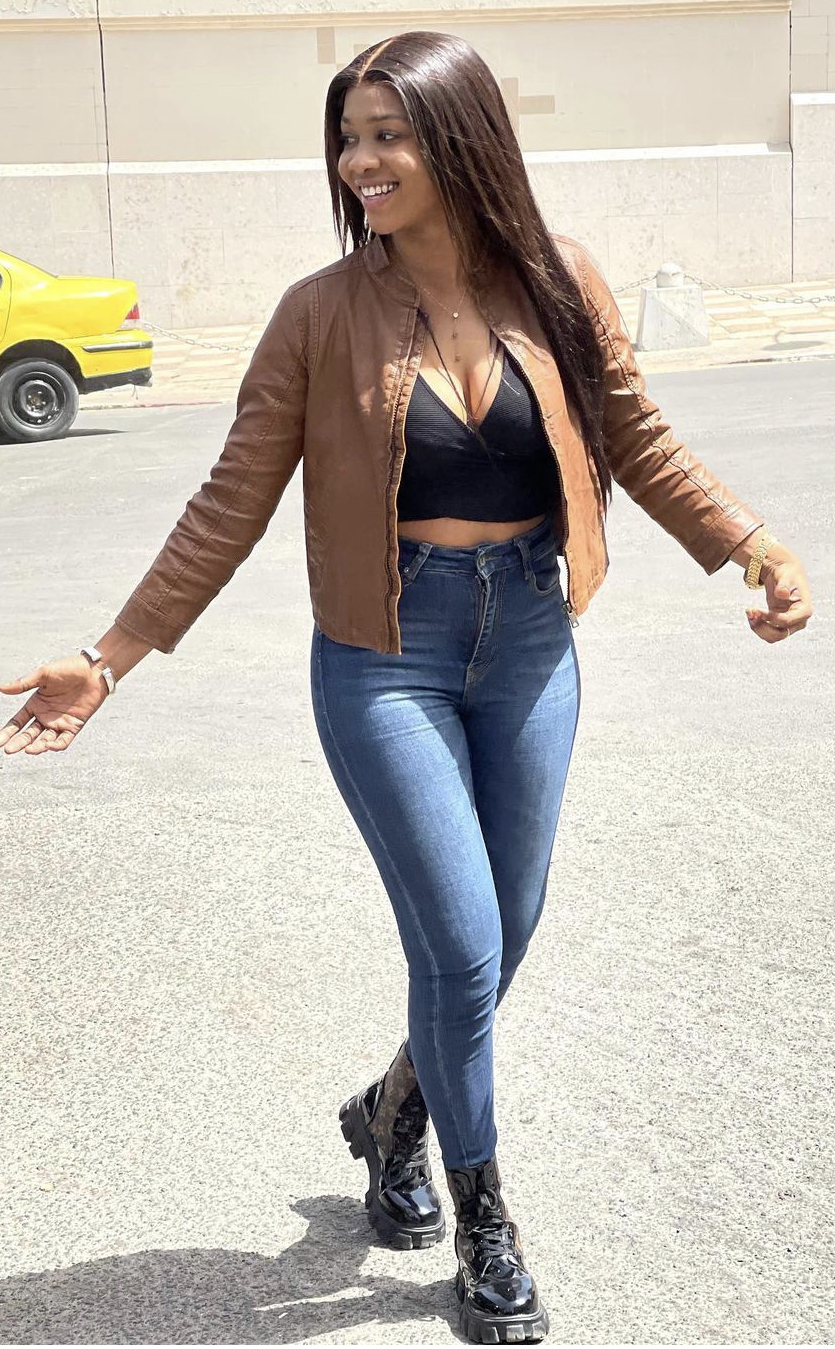 La charmante journaliste Fatima Sylla de la 2STV