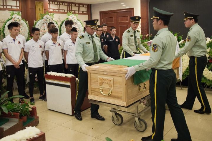 Deuil: les Chinois rendent hommage à Cheick Tioté