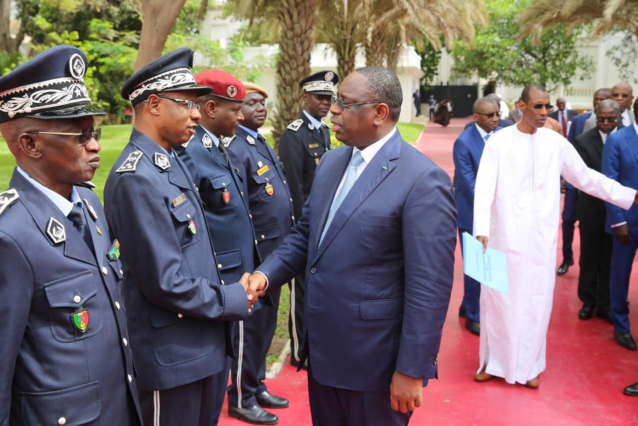 Photos: Le président Sall renforce les capacités opérationnelles de la police
