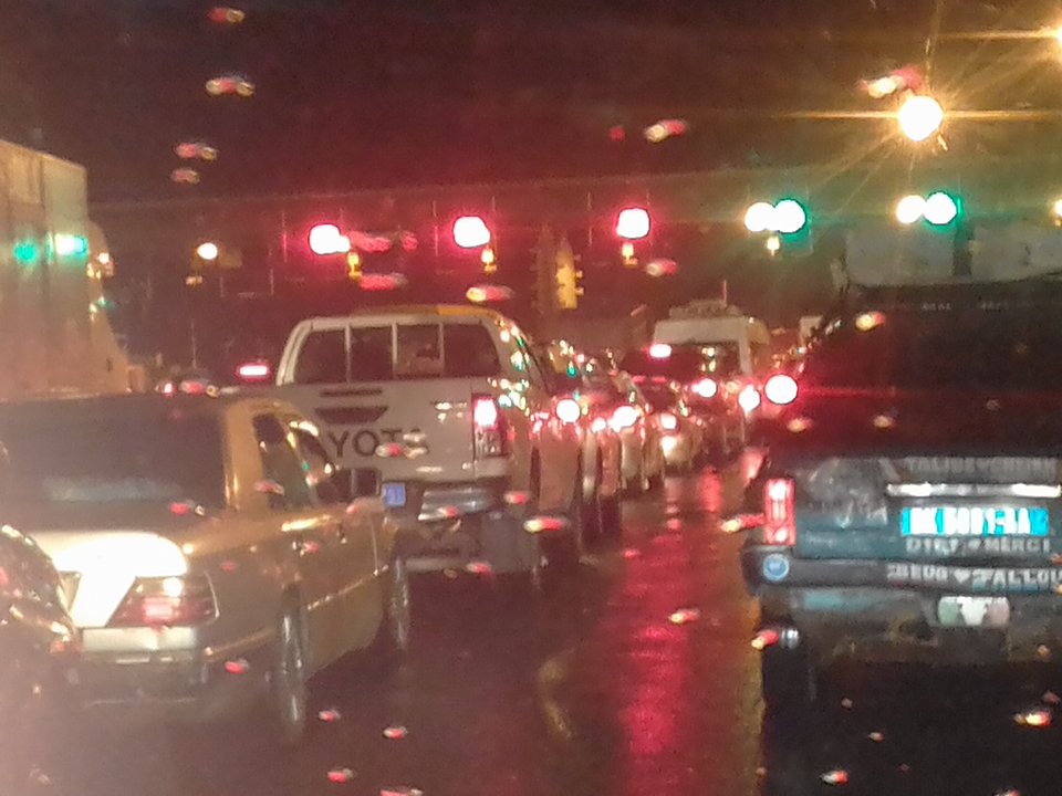 Urgent: les machines de l'autoroute à péage tombent en panne et créent un grand embouteillage