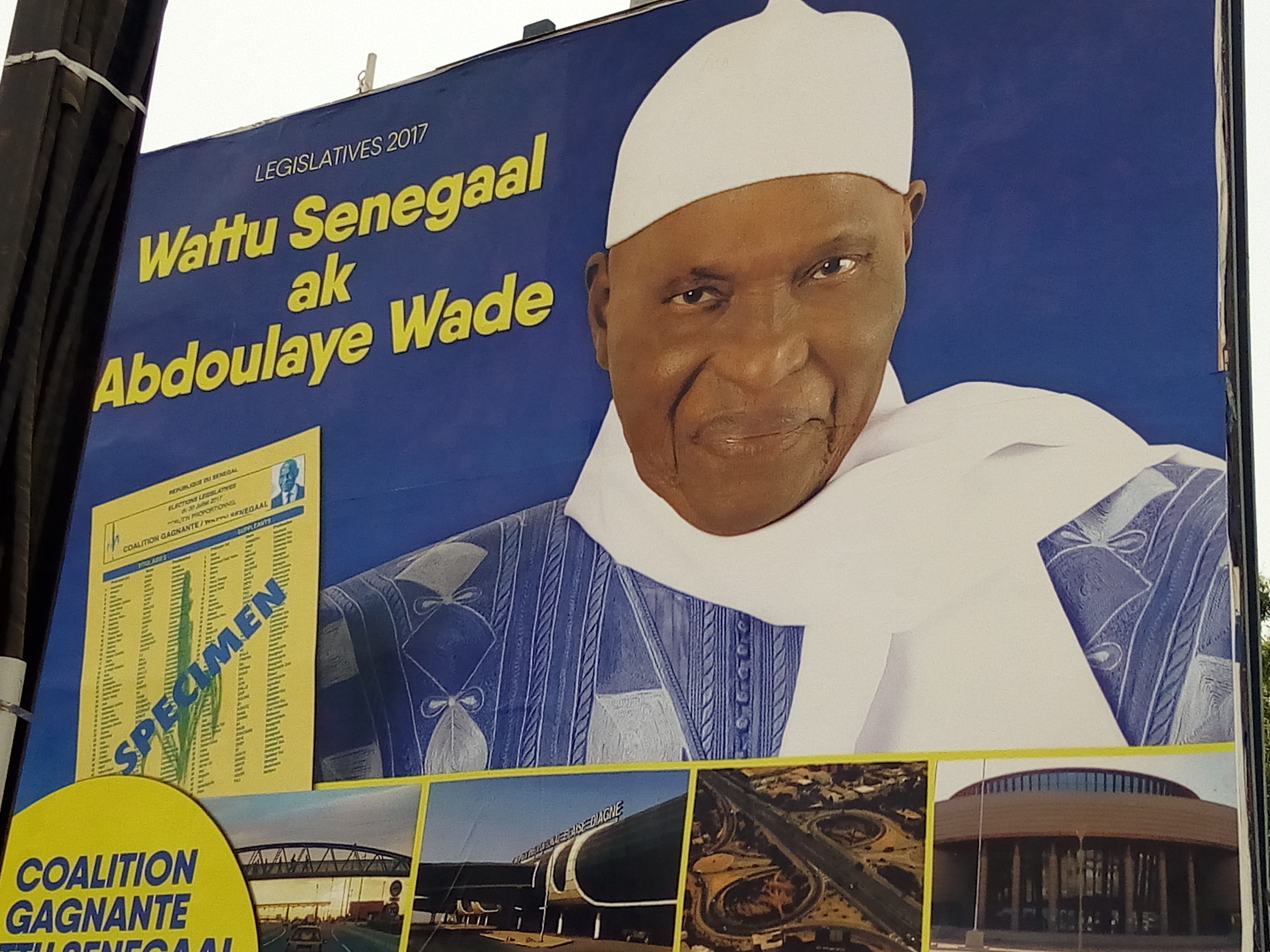 La coalition Gagnante, inonde Dakar avec les affiches de Me Wade