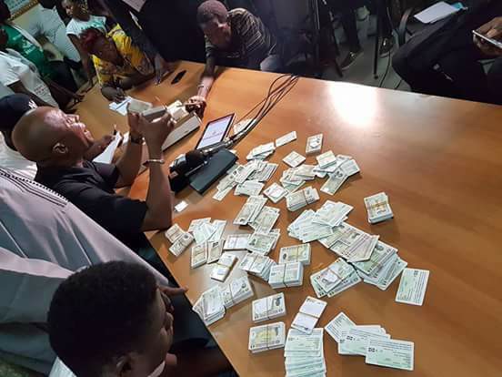 Scandale du siècle: 1000 cartes saisies entre les mains de deux jeunes à Dakar