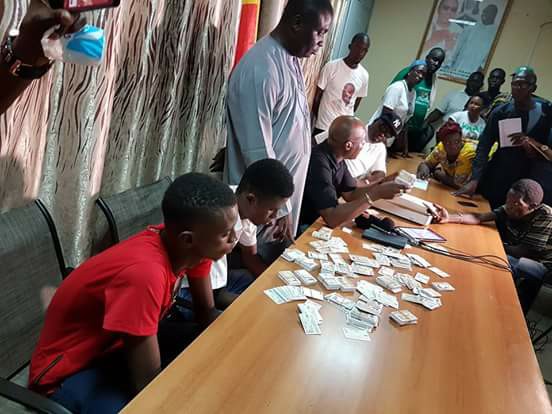 Scandale du siècle: 1000 cartes saisies entre les mains de deux jeunes à Dakar