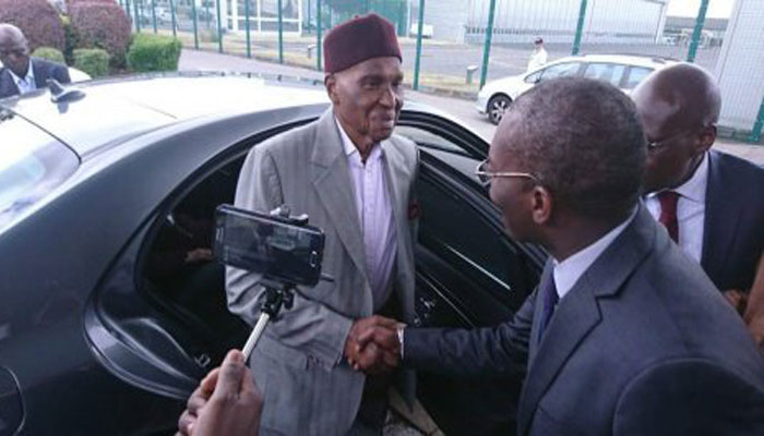 Aujourd'hui: Me Wade rend visite à l'Archevêque de Dakar, Mgr Benjamin Ndiaye