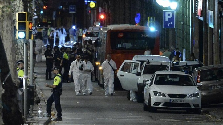 Terrorisme: le groupe EI fait un carnage au cœur de Barcelone