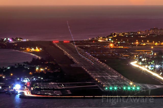 SUIVEZ: l’atterrissage de l'avion qui ramène Assane Diouf au bercail 