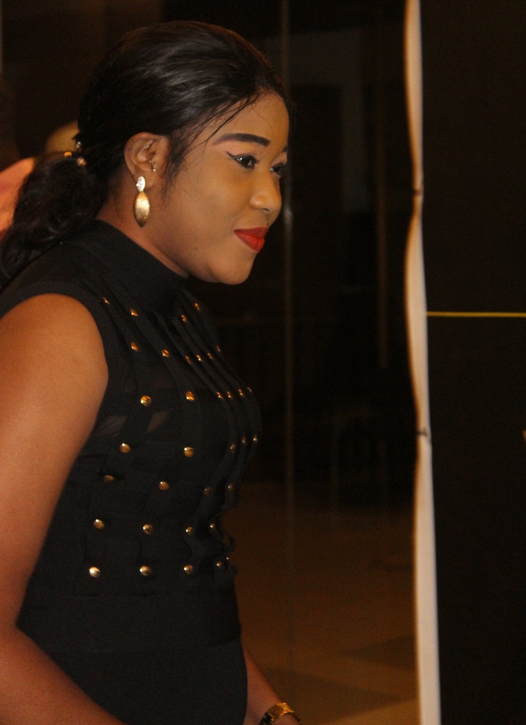 Ces ravissantes dames du quotidien le "soleil", font leur shopping 