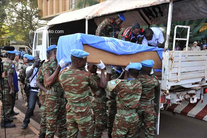 Mali : au moins trois Casques bleus tués dans une attaque contre un convoi