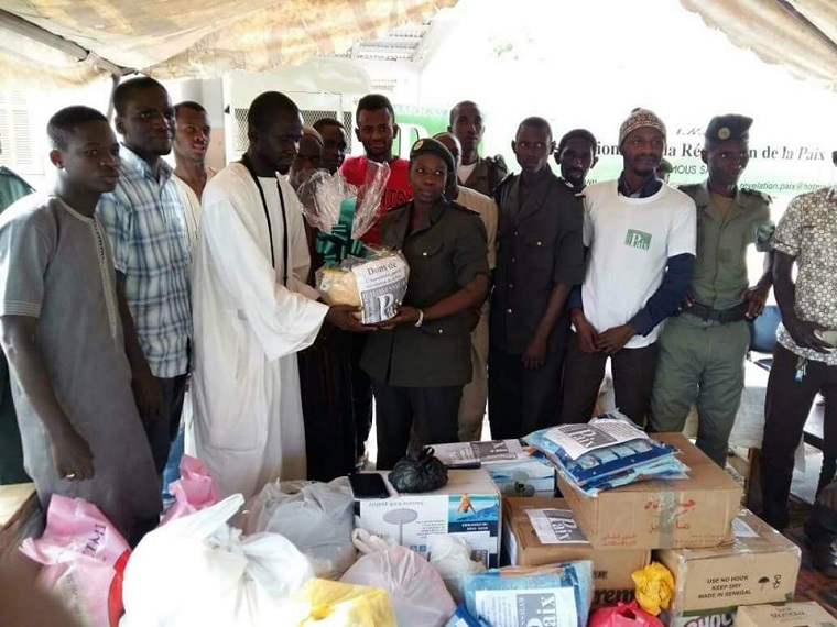 L'association pour la révélation de la paix assiste les détenus... 