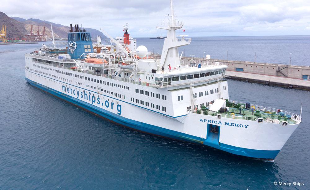 Le plus grand bateau-hôpital du monde est arrivé au Sénégal