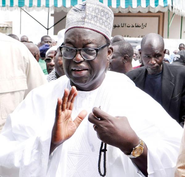 Déthié Fall insulte Niasse: « A votre âge, faire cette sale besogne relève d’irresponsabilité. Vous êtes juste un irresponsable manipulé par Macky Sall»