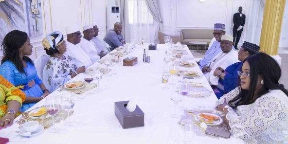Mali : les images du déjeuner entre le président IBK et Amadou Toumani Touré