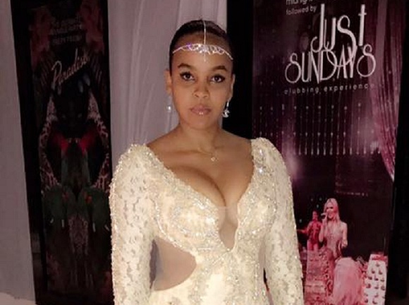 A quel titre Karina Tavarez était dans l'avion présidentiel ? 