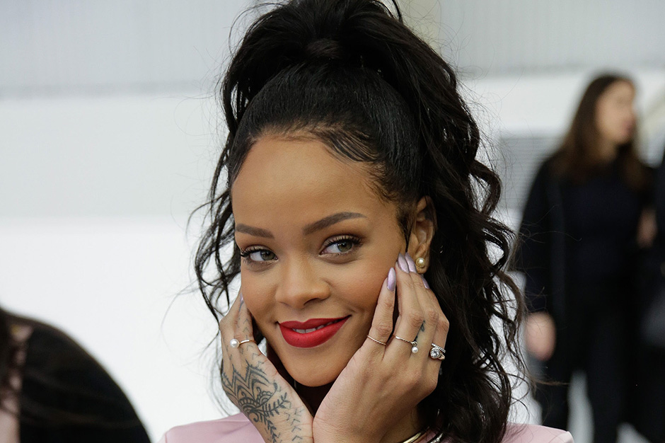 En Direct: Confusion sur l'arrivée de Rihanna à Dakar