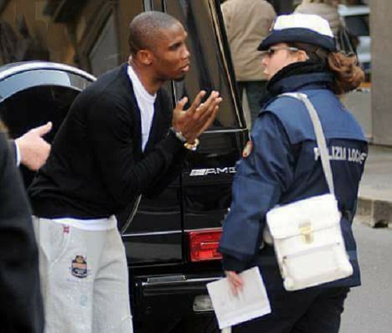Samuel Eto'o pris en flagrant délit en Italie !