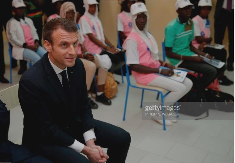 Qui est cet élève qui a osé démaquiller Macky devant Macron ?