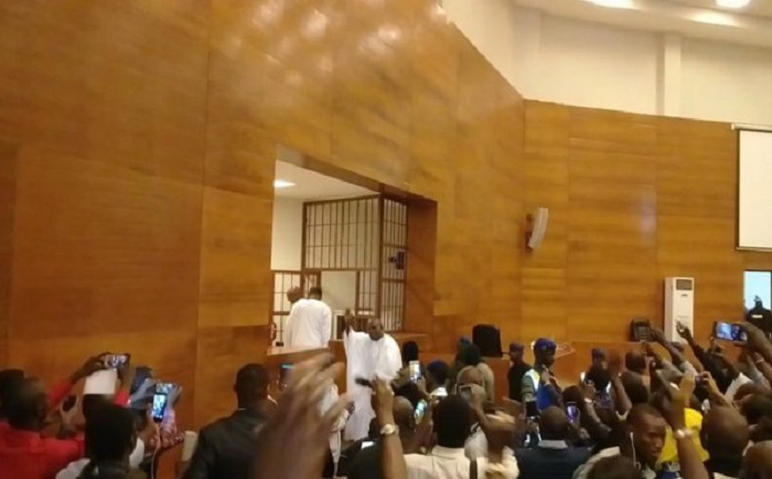 Procès Khalifa Sall : Un homme crie "Lahillaha ilallah" et crée la panique dans la salle d'audience
