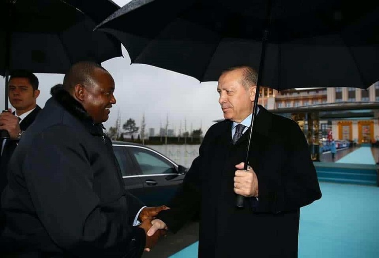 Regardez comment le président Turc a ridiculisé le président Gambien (Vidéo)