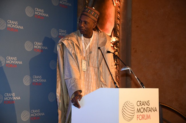 Le Ministre Gambien du Tourisme charge le Sénégal: « Macky n’est pas prêt pour l’intégration africaine et sa Douane raquette… »Ecoutez