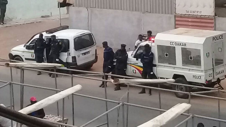 Les forces de l’ordre prêtes à cueillir les invités de Walf Tv