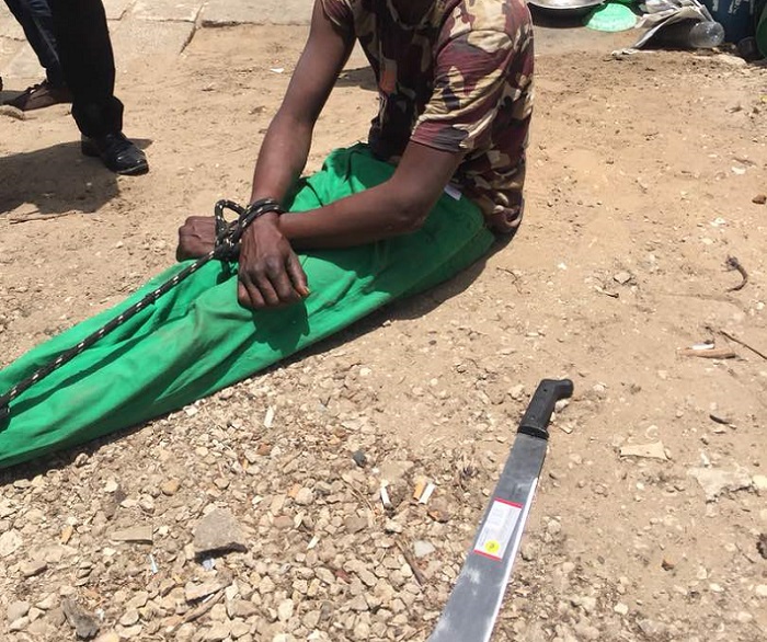  L'homme arrêté avec un coupe-coupe à la RTS, se dit parent d' Abdoulaye Timbo