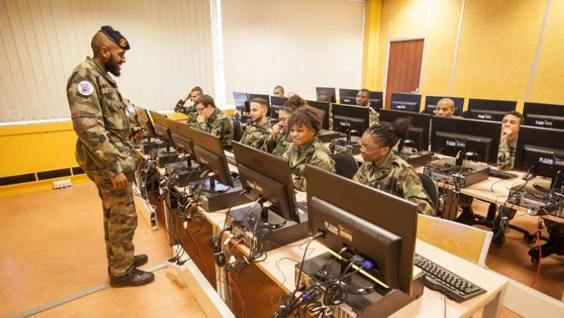 Le service national universel sera expérimenté dès 2019