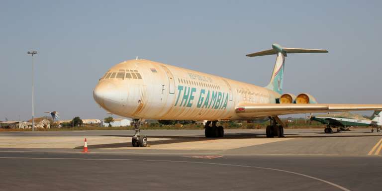 Voitures de luxe, avions, terrains : la Gambie vend les biens de son ex-président Yahya Jammeh