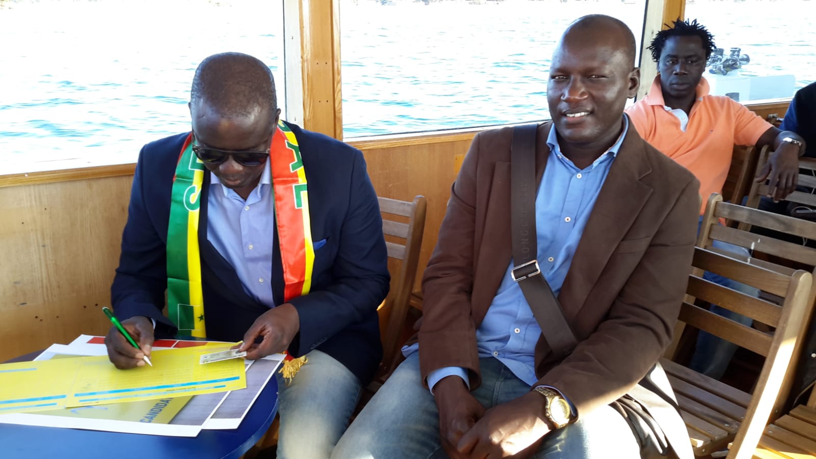 Parrainage en Suisse:  Les libéraux et des Karimistes font leur démonstration de force par mer(Photos)