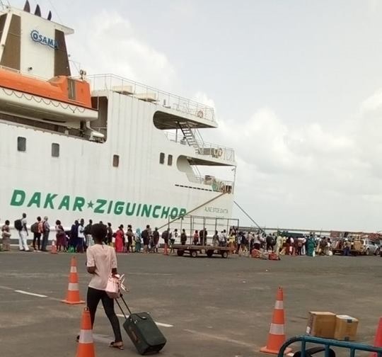 Le bateau "Aline Sitéo Diatta" repart sur Ziguinchor malgré des manquements 