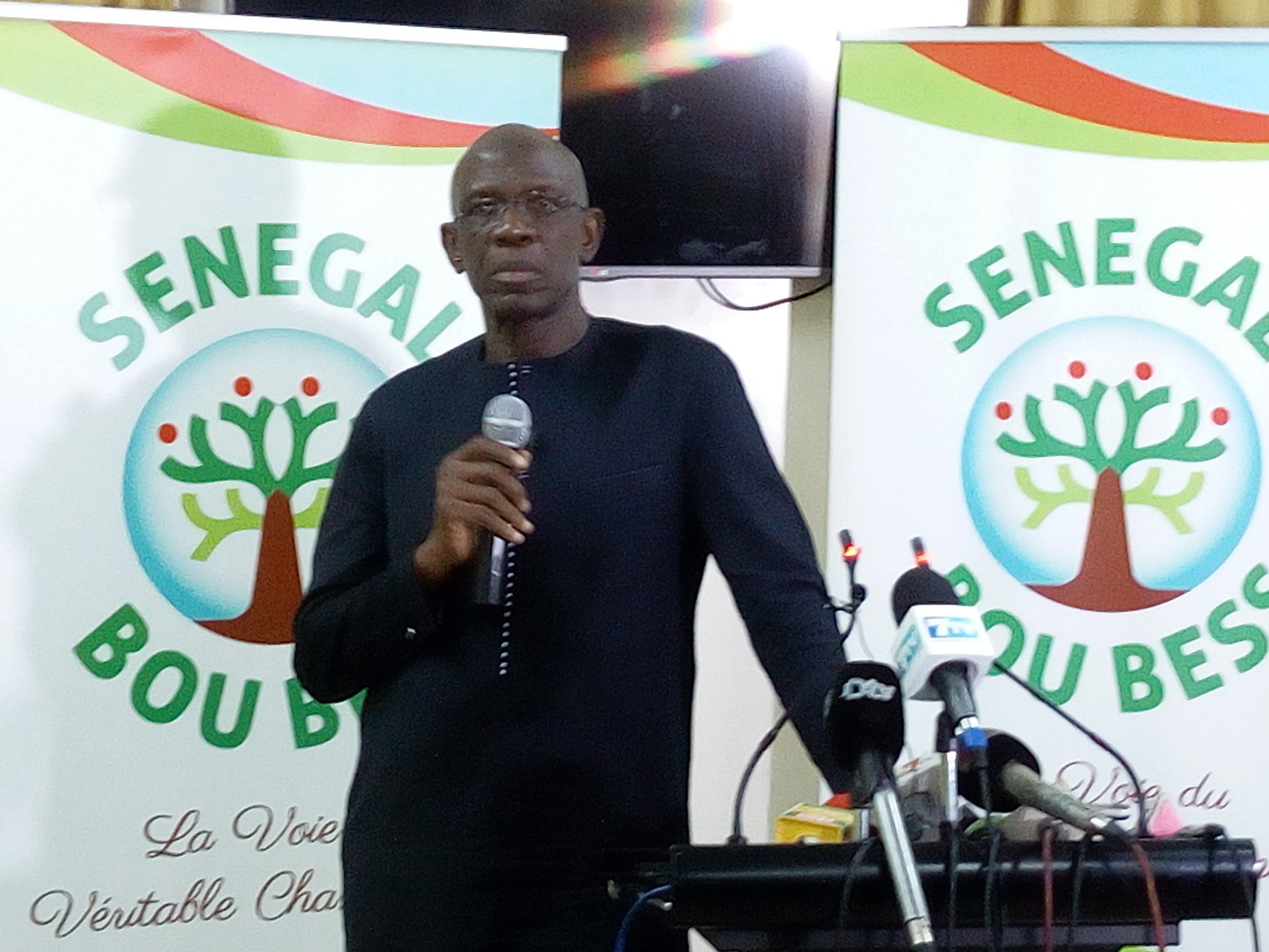  Mame Adama Gueye renonce à sa candidature...