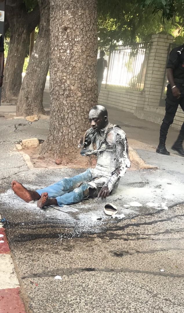  Un jeune tente de s’immoler par le feu devant le Palais présidentiel