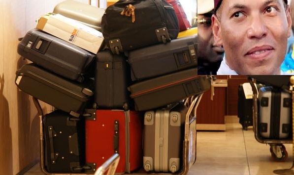 Le Palais "panique" après l'arrivée des bagages de Karim Wade