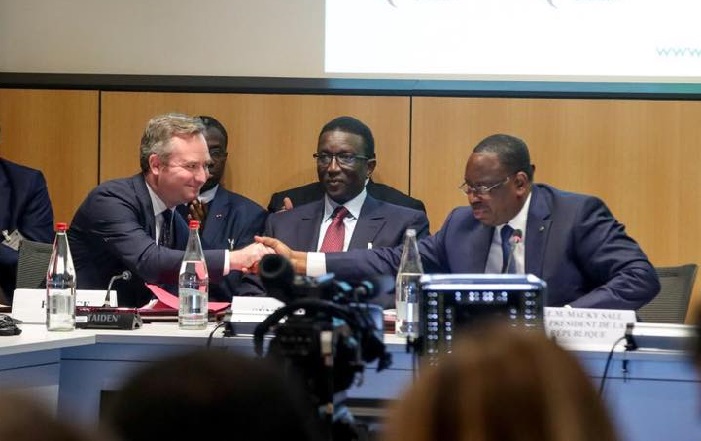 Paris : Macky obtient 7356 Milliards de promesses