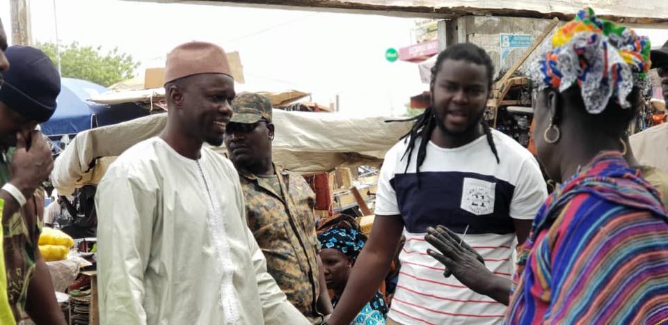 Annoncé souffrant, Sonko prend un bain de foule à Touba