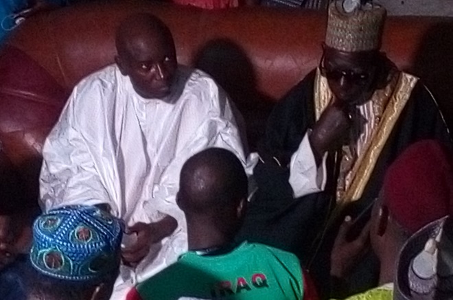 Aly Ngouille Ndiaye cherche des prières chez le Khalif de Nguith