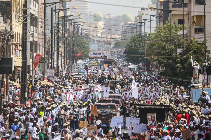 La démonstration de force de Macky dans les rues de Dakar
