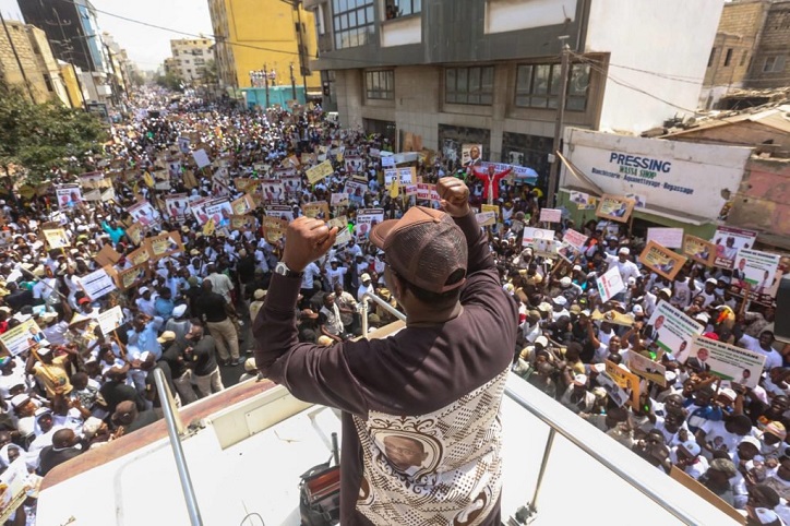 La démonstration de force de Macky dans les rues de Dakar