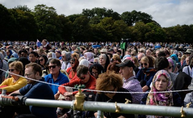 Christchurch : des Néo-Zélandaises portent un foulard par solidarité avec les victimes