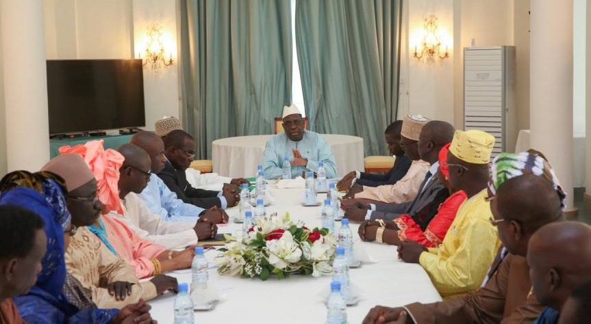 Macky offre 16 billets pour la Mecque aux députés