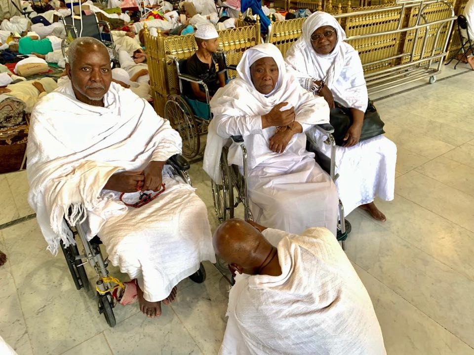 Cheikh Baba en compagnie de Cheikha Mariama en pleine Omra (Photos Exclusives)