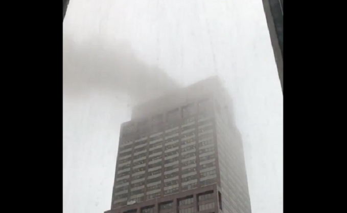 Un hélicoptère s’écrase sur un immeuble de Manhattan