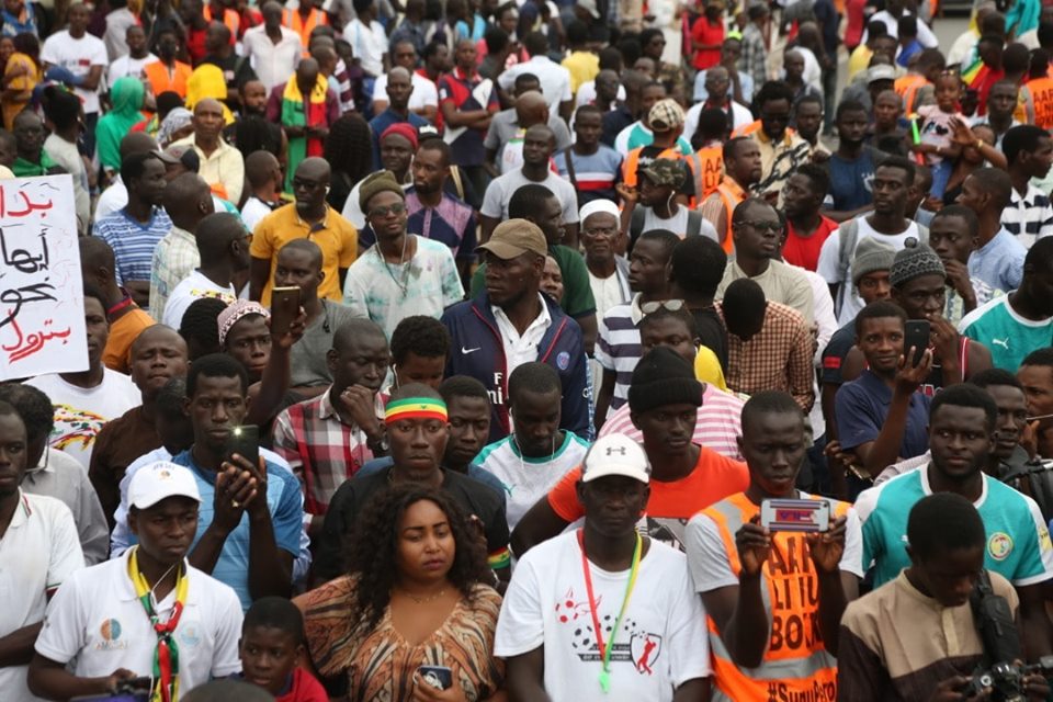 La plateforme Aar Li Nu Book répond à Macky: «C'est la corruption qui amène la violence »