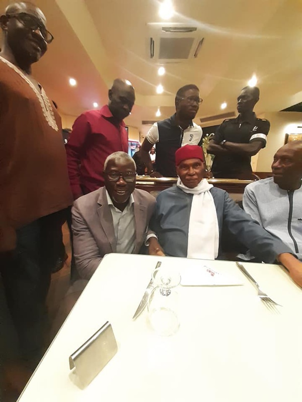 Me Wade filmé au Café de Rome (images)