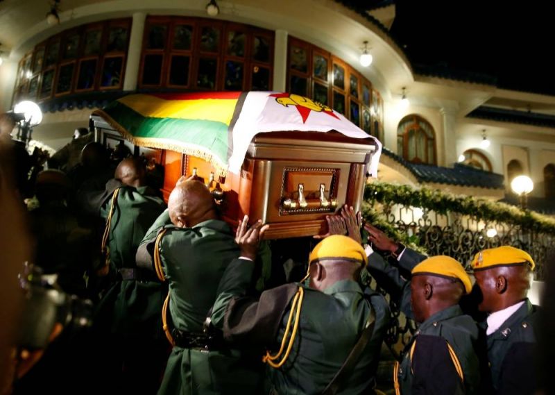Obsèques de Mugabe au Zimbabwe: bras de fer entre la famille et les autorités